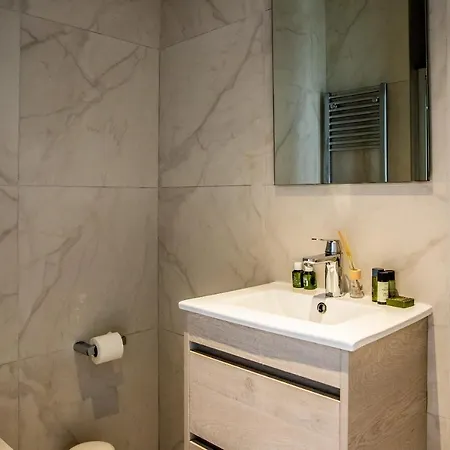 Phaedrus Living: 360 Tower Luxury Flat