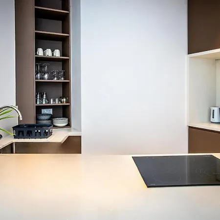 Phaedrus Living: 360 Tower Luxury Flat *