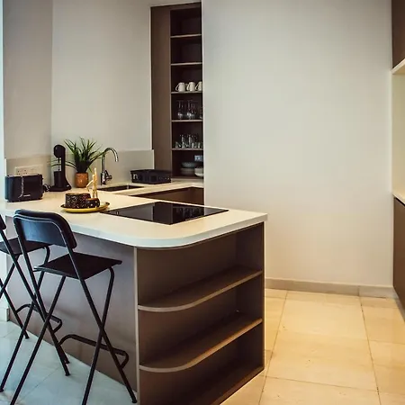 Phaedrus Living: 360 Tower Luxury Flat * Nicosia