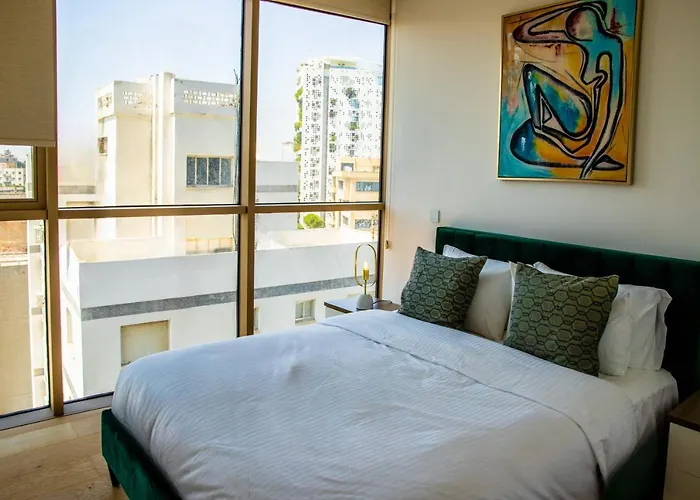 Phaedrus Living: 360 Tower Luxury Flat * Nicosie