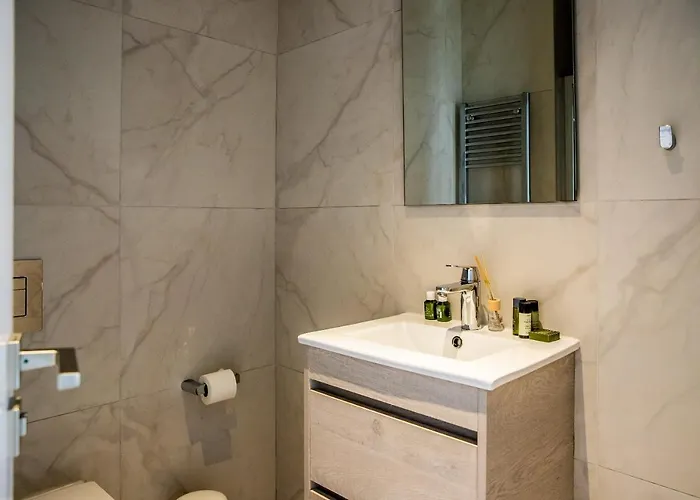 Phaedrus Living: 360 Tower Luxury Flat