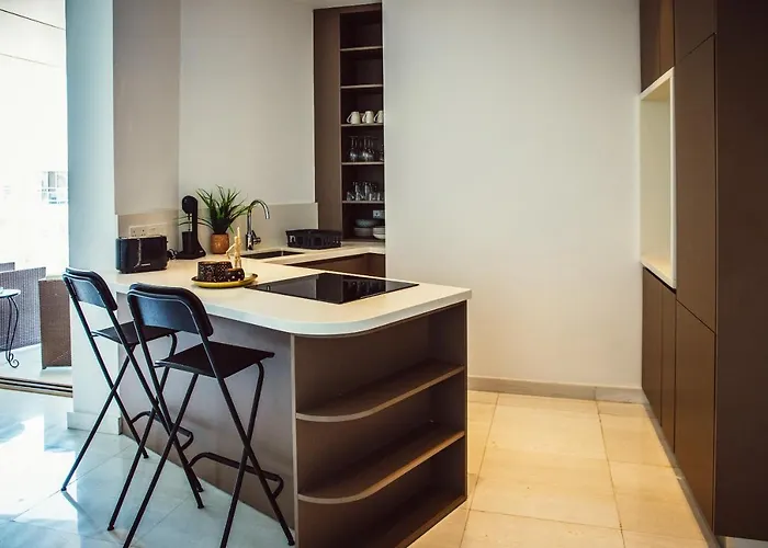 Phaedrus Living: 360 Tower Luxury Flat * Nicosie