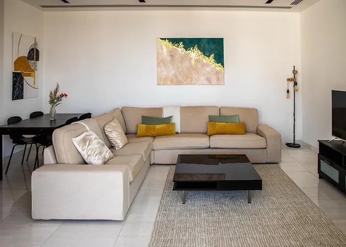 Apartment Phaedrus Living: 360 Tower Luxury Flat *