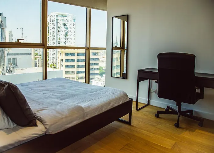 Phaedrus Living: 360 Tower Luxury Flat * Nikosia