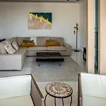 Phaedrus Living: 360 Tower Luxury Flat * Nicosia