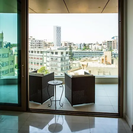 Phaedrus Living: 360 Tower Luxury Flat Apartman *