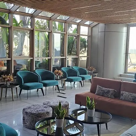 Phaedrus Living: 360 Tower Luxury Flat Apartman *